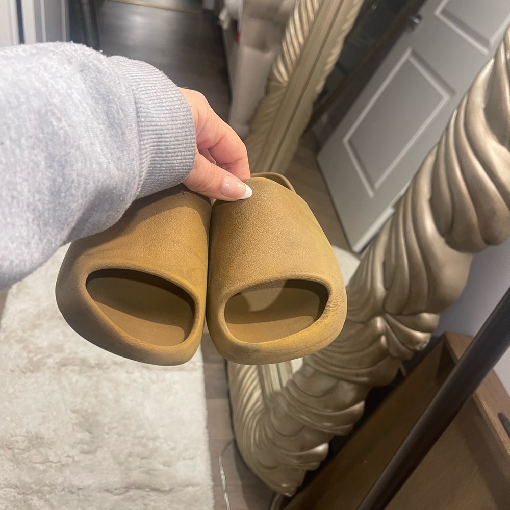 Kids slides Yeezy